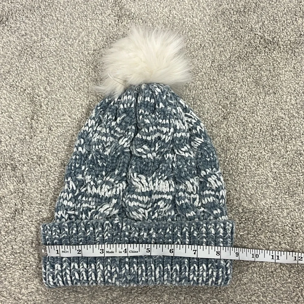 New Kohl's Blue, White Knit Beanie Winter Cap